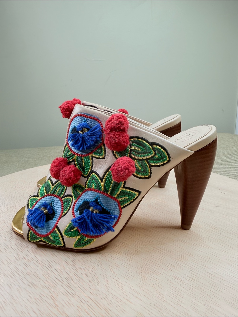 TORY BURCH ELLIS EMBROIDERED MULE HEELS 7.5 W/ BOX+DUSTBAG